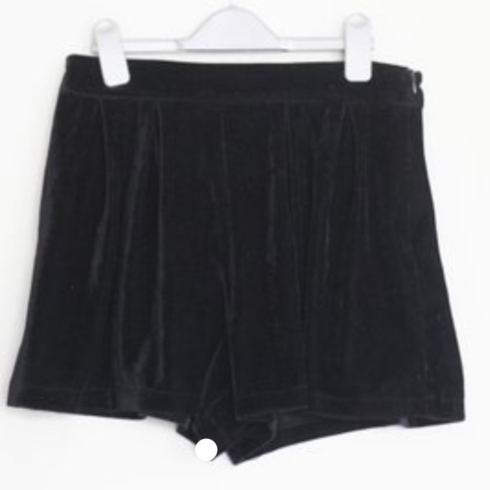 VINTAGE BLACK VELVET HIGH-WAISTED SHORTS